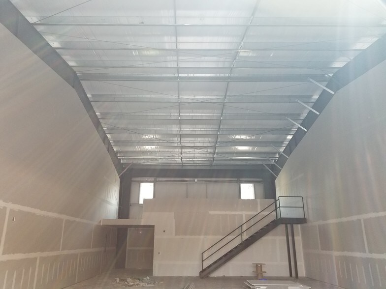 More Photos Of 633 Pierce Ave, Linden Warehouse For Lease