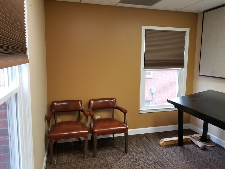 More Photos Of 2440 Sandy Plains Rd, Marietta Medical For Lease