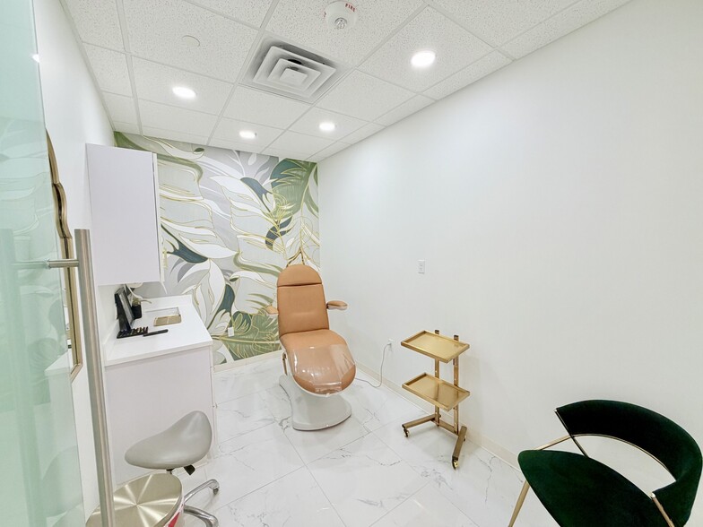 More Photos Of 4305 S Pleasant Crossing Blvd, Rogers Storefront Retail Office For Lease