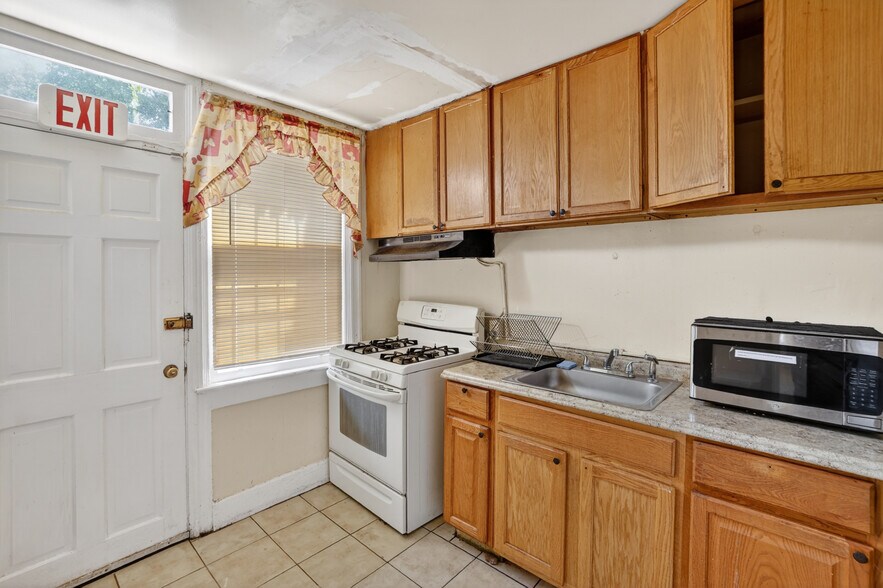 More Photos Of 653 11th St NE, Washington Religious Facility For Sale