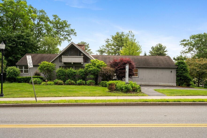 More Photos Of 290 Church St, Saratoga Springs Office For Sale