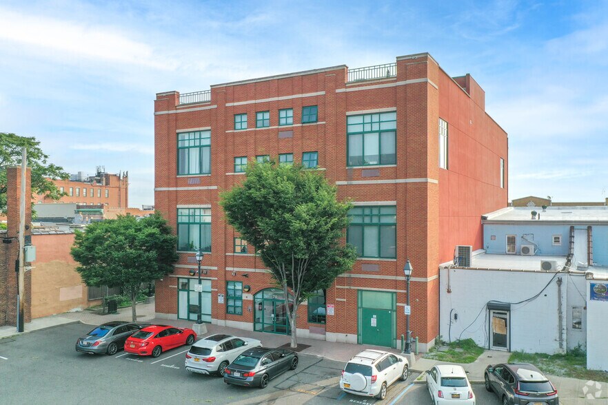 More Photos Of 70 S Main St, Freeport Storefront Retail Residential For Lease