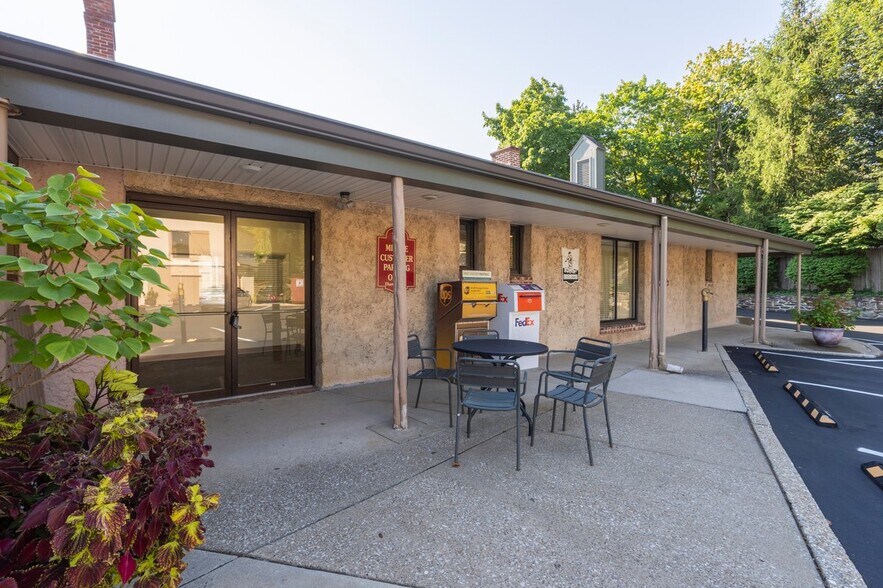 Primary Photo Of 358 Righters Mill Rd, Gladwyne Storefront Retail Office For Lease