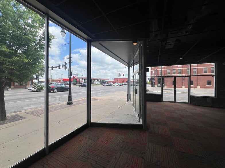 More Photos Of 921 E Douglas Ave, Wichita Auto Repair For Lease