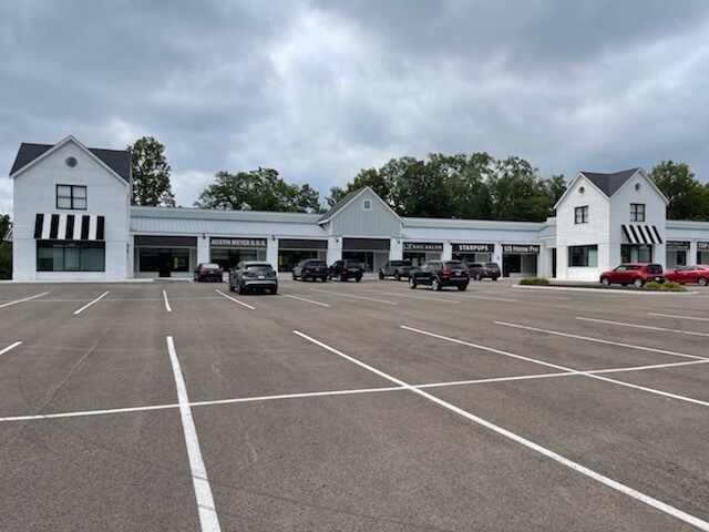 More Photos Of 120-180 E Olentangy St, Powell Unknown For Lease