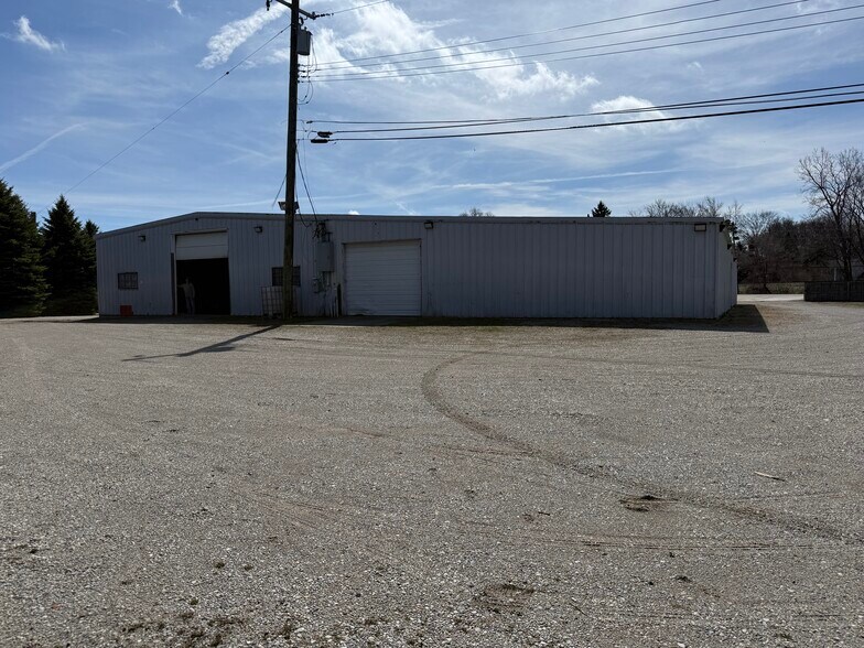 More Photos Of 4030 Dixie Hwy, Waterford Marina For Sale