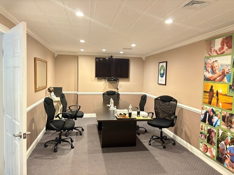 More Photos Of 76 Northeastern Blvd, Nashua Office For Sale