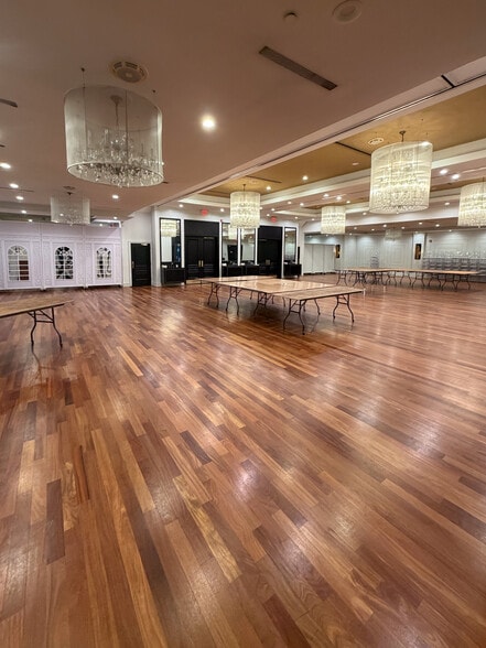 More Photos Of 5902 14th Ave, Brooklyn Office For Sale
