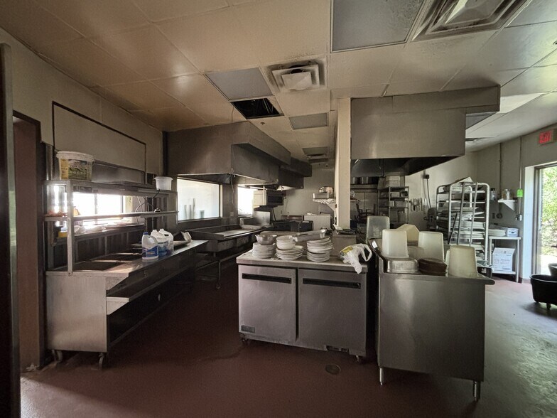 More Photos Of 12030 Bandera Rd, Helotes Storefront Retail Office For Lease