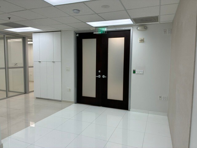 More Photos Of 1000 brickell Ave, Miami Office For Lease
