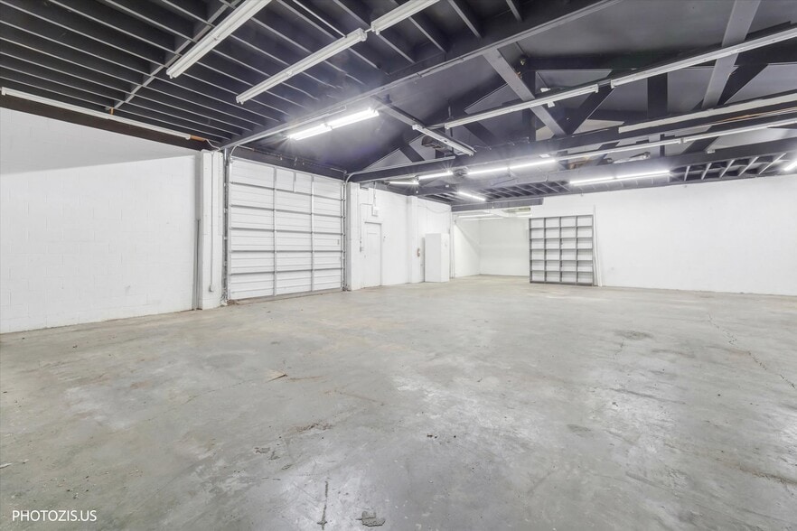More Photos Of 122 W Northwest Hwy, Barrington Freestanding For Sale