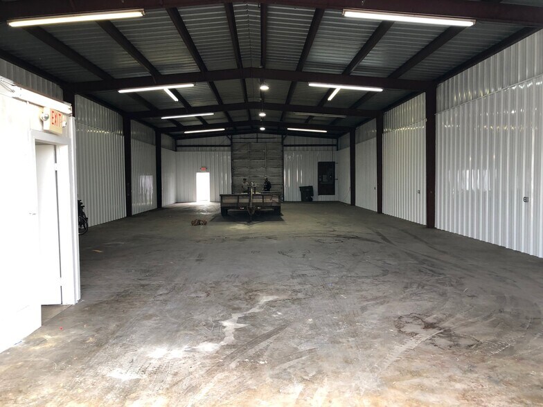 More Photos Of 1206 Iowa Ave, South Houston Warehouse For Lease