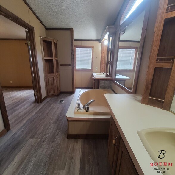 More Photos Of 138 Grey Moss Ct, Ingram Apartments For Sale