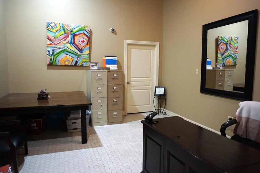 More Photos Of 404 S Main St, Jonesboro Office For Sale