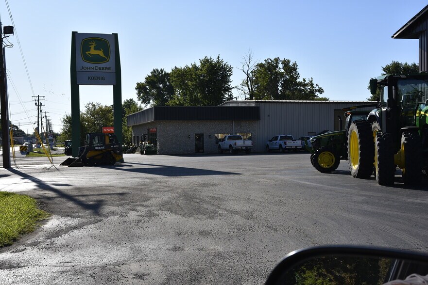 More Photos Of 1111 W 3rd St, Rushville Freestanding For Lease
