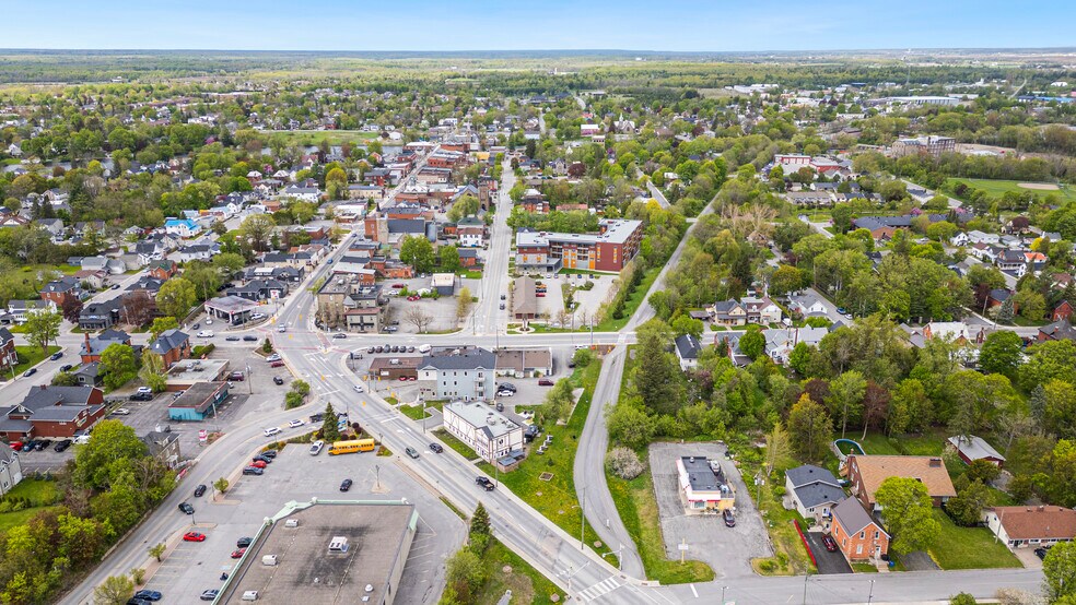 More Photos Of 19 Moore St, Carleton Place General Retail For Sale