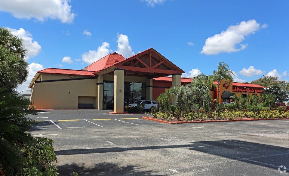 Primary Photo Of 7516 W Irlo Bronson Memorial Hwy, Kissimmee Restaurant For Lease