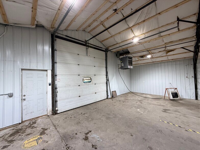 More Photos Of 8325-8327 Belding Rd NE, Rockford Warehouse For Lease