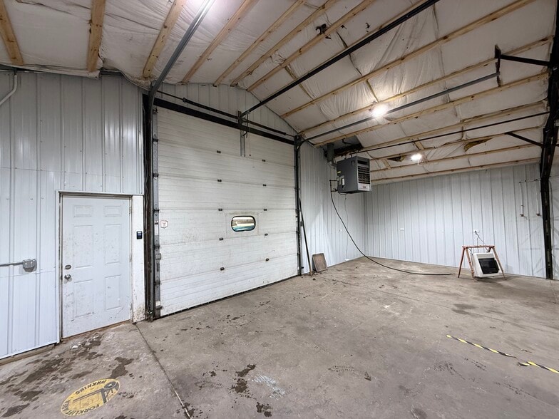 More Photos Of 8325-8327 Belding Rd NE, Rockford Warehouse For Lease