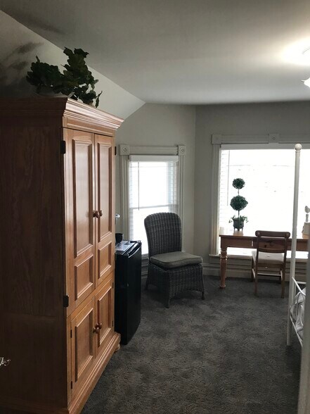 More Photos Of 11058 Shook Rd, Romulus Office Residential For Sale