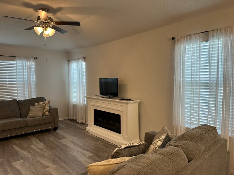 More Photos Of 104 Green Jay Dr, Jarrell Specialty For Sale