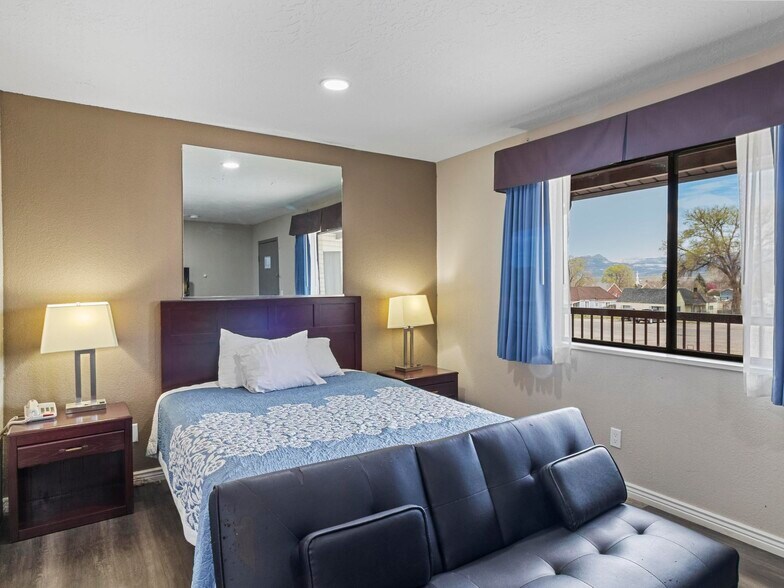 More Photos Of 175 E Center St, Panguitch Hotel For Sale