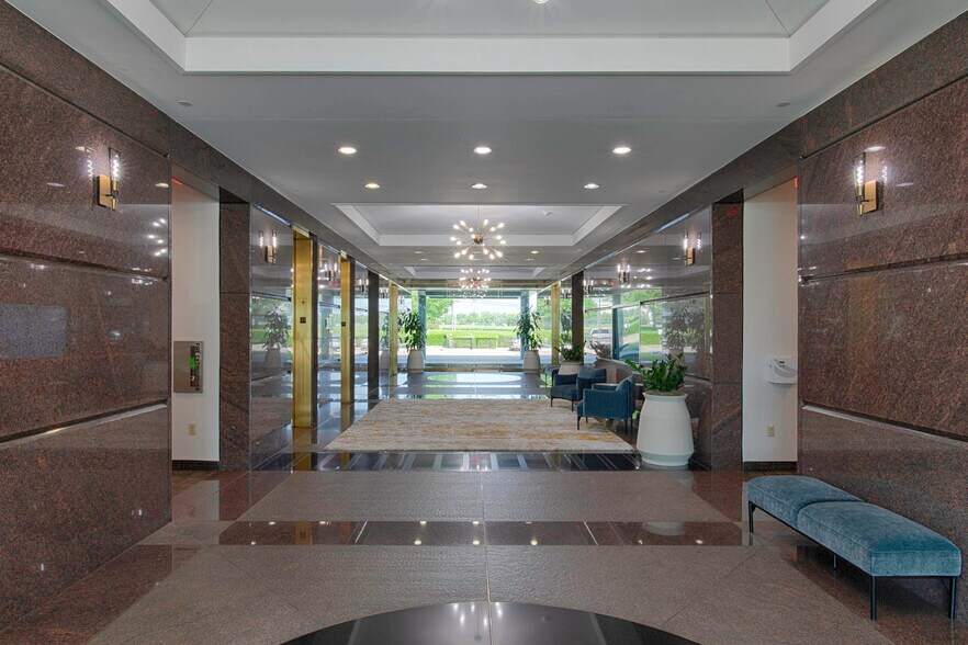 More Photos Of 1750 Valley View Ln, Dallas Office For Sale