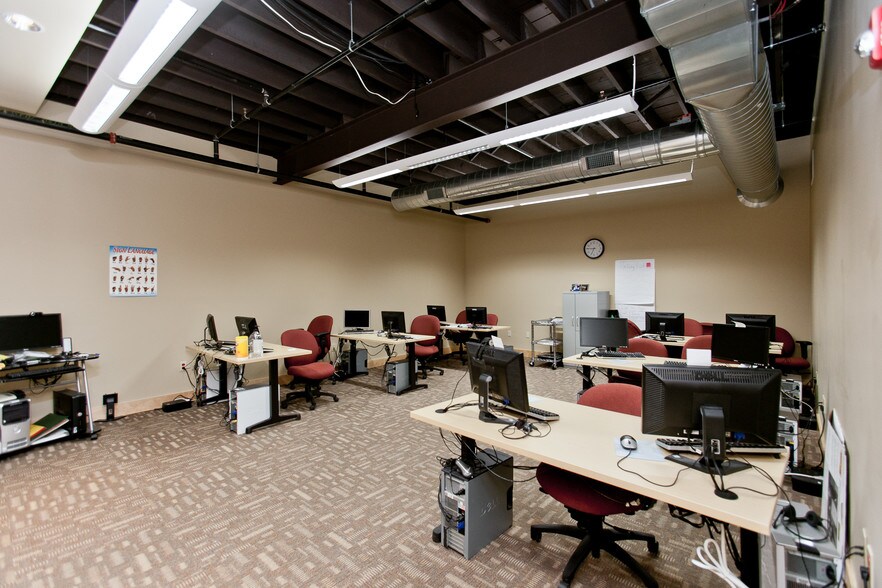 More Photos Of 3117 1st Ave SE, Cedar Rapids Loft Creative Space For Sale