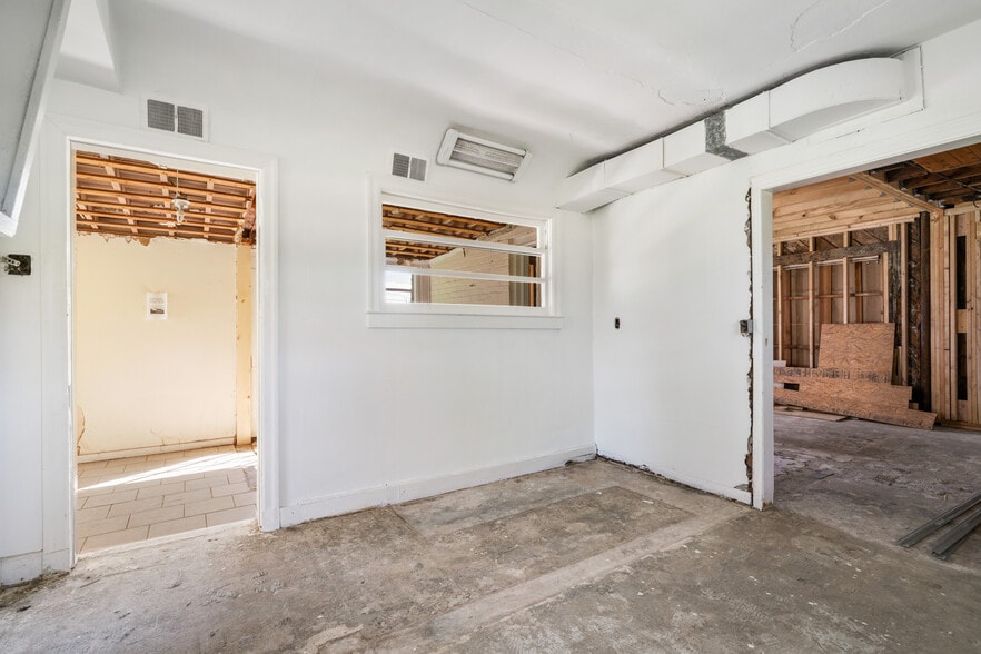 More Photos Of 3590 Thomas St, Memphis Office For Sale