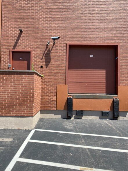 More Photos Of 227 Main St, Burlington General Retail For Lease