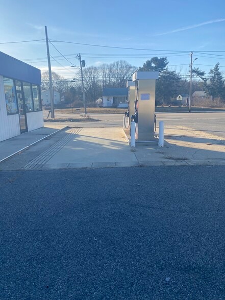 More Photos Of 584 Washington St, Attleboro Service Station For Sale