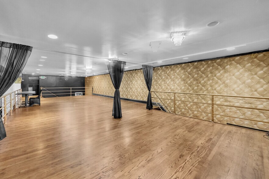 More Photos Of 518 N Charles St, Baltimore Storefront Retail Office For Lease