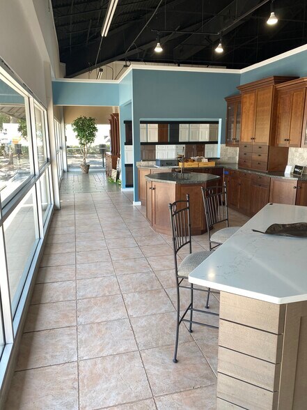 More Photos Of 2599 22nd Ave N, Saint Petersburg Unknown For Lease