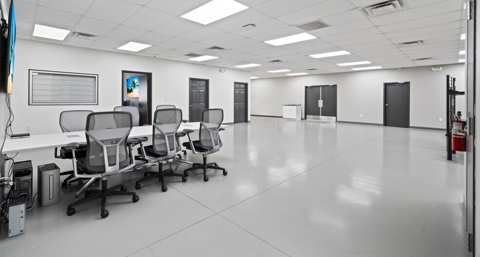 More Photos Of 3664 Walnut Bend Ln, Houston Flex For Lease