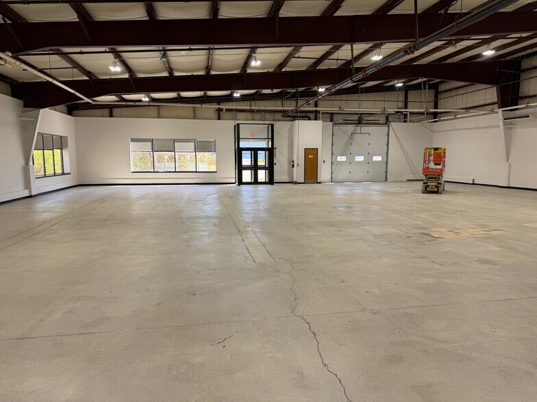 More Photos Of 600 Airport Rd, Fall River Manufacturing For Lease
