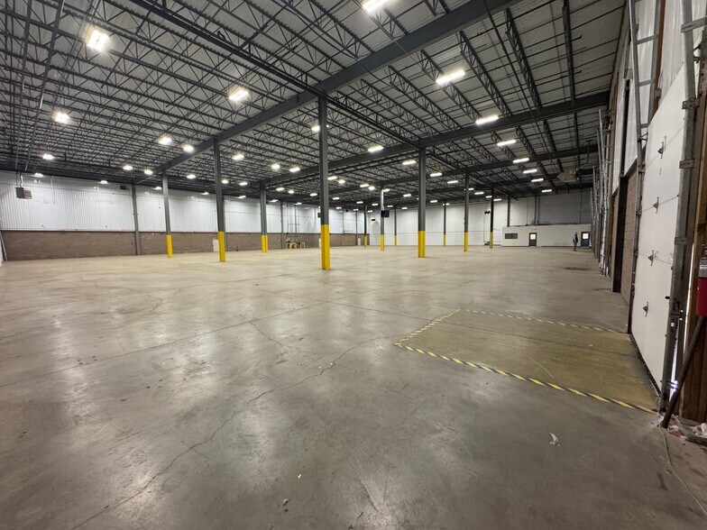 More Photos Of 30B Post Rd, Colonie Warehouse For Lease