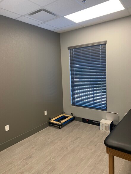 More Photos Of 610 S Watters Rd, Allen Medical For Lease