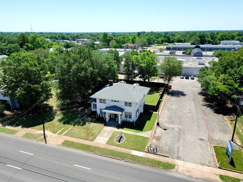 More Photos Of 1116 Lamar Ave, Paris Office For Sale