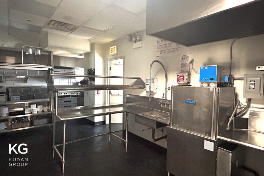 More Photos Of 324-326 W Chicago Ave, Chicago General Retail For Sale