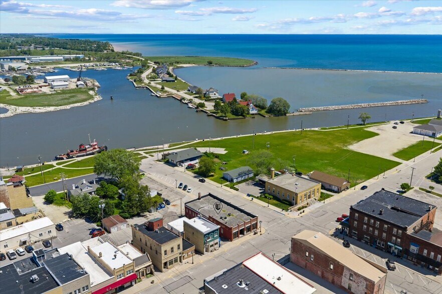 More Photos Of 203 Ellis St, Kewaunee Office For Sale