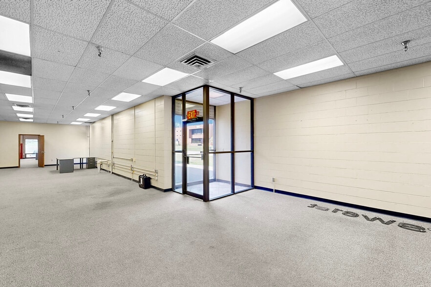 More Photos Of 3127 SW 61st St, Des Moines Warehouse For Lease