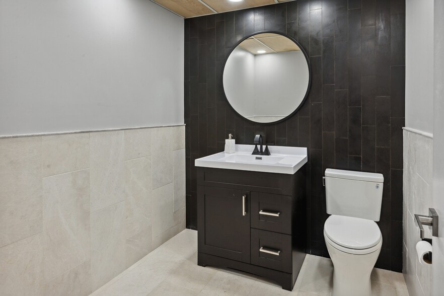 More Photos Of 33 W Jackson Blvd, Chicago Loft Creative Space For Sale