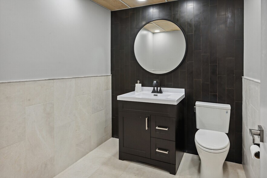 More Photos Of 33 W Jackson Blvd, Chicago Loft Creative Space For Lease