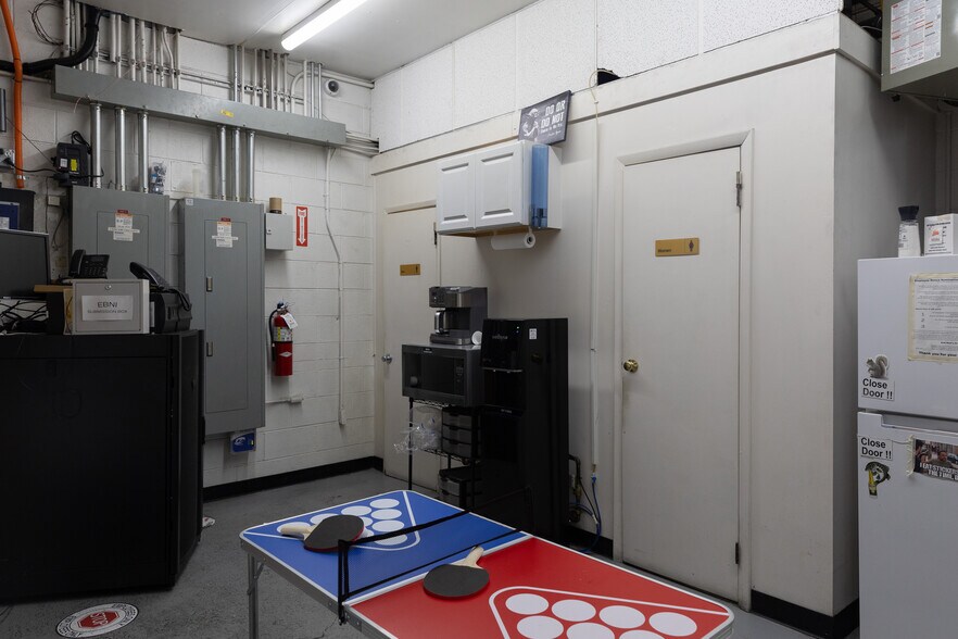 More Photos Of 6390 N Broadway, Denver Manufacturing For Lease