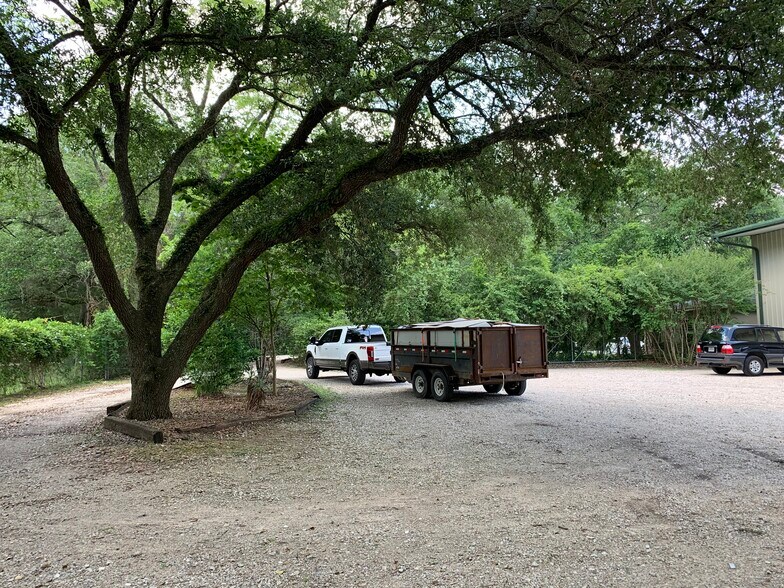 More Photos Of 2227 Golden Rd, Spring Warehouse For Lease