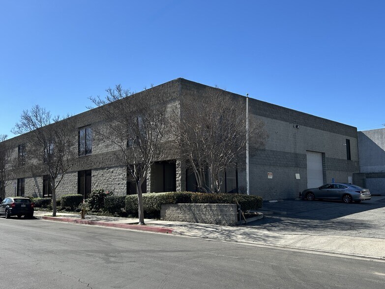 Primary Photo Of 6025 Yolanda Ave, Tarzana Warehouse For Lease