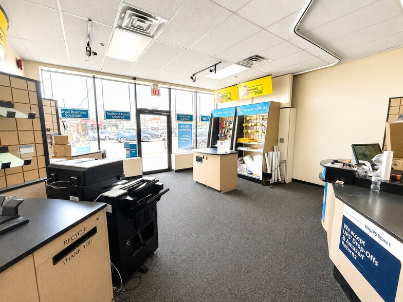 More Photos Of 220 E Park Ave, Long Beach General Retail For Lease