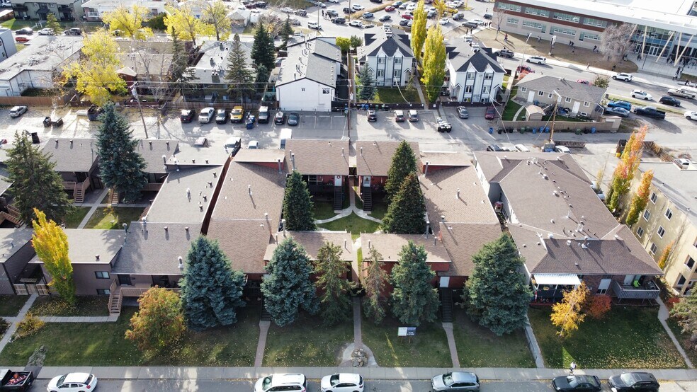 More Photos Of 4607 73 St NW, Calgary Apartments For Sale