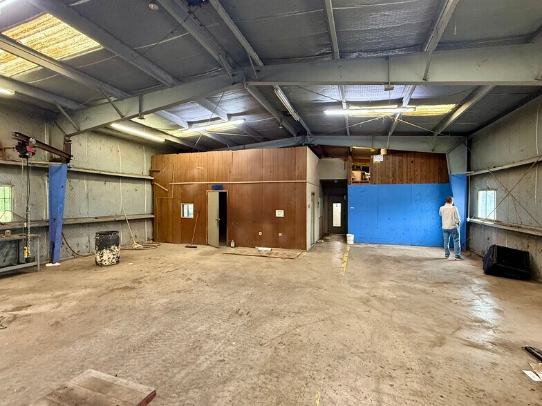 More Photos Of 520 S Gulf St, Alice Industrial For Sale