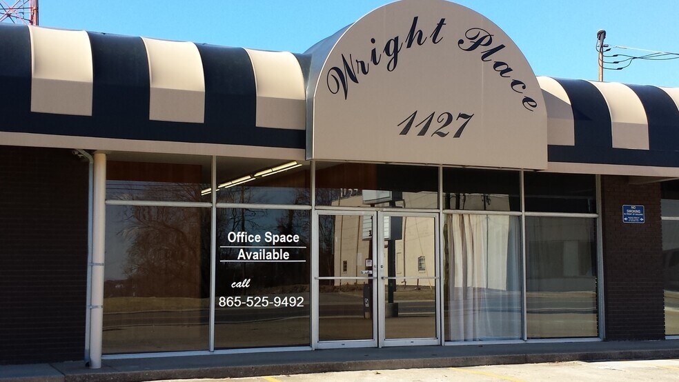 Primary Photo Of 1127 N Broadway St, Knoxville Freestanding For Lease